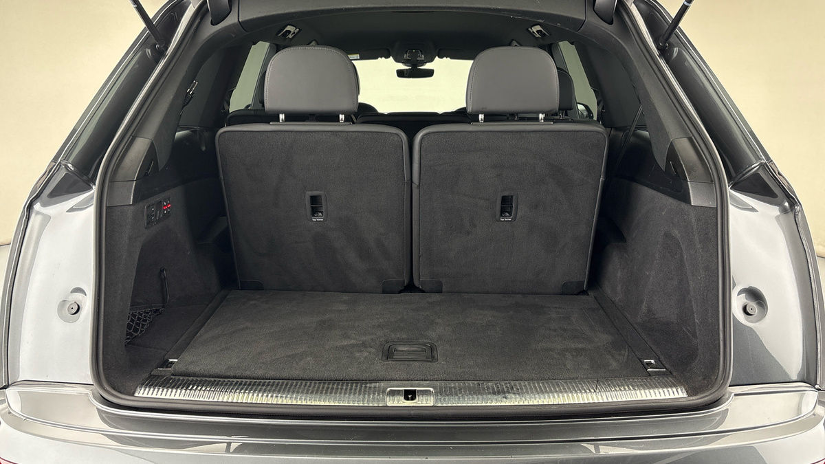 Audi Q7 Image 11