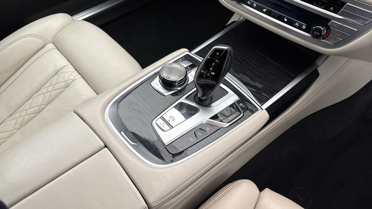 BMW 7 Series Image 18