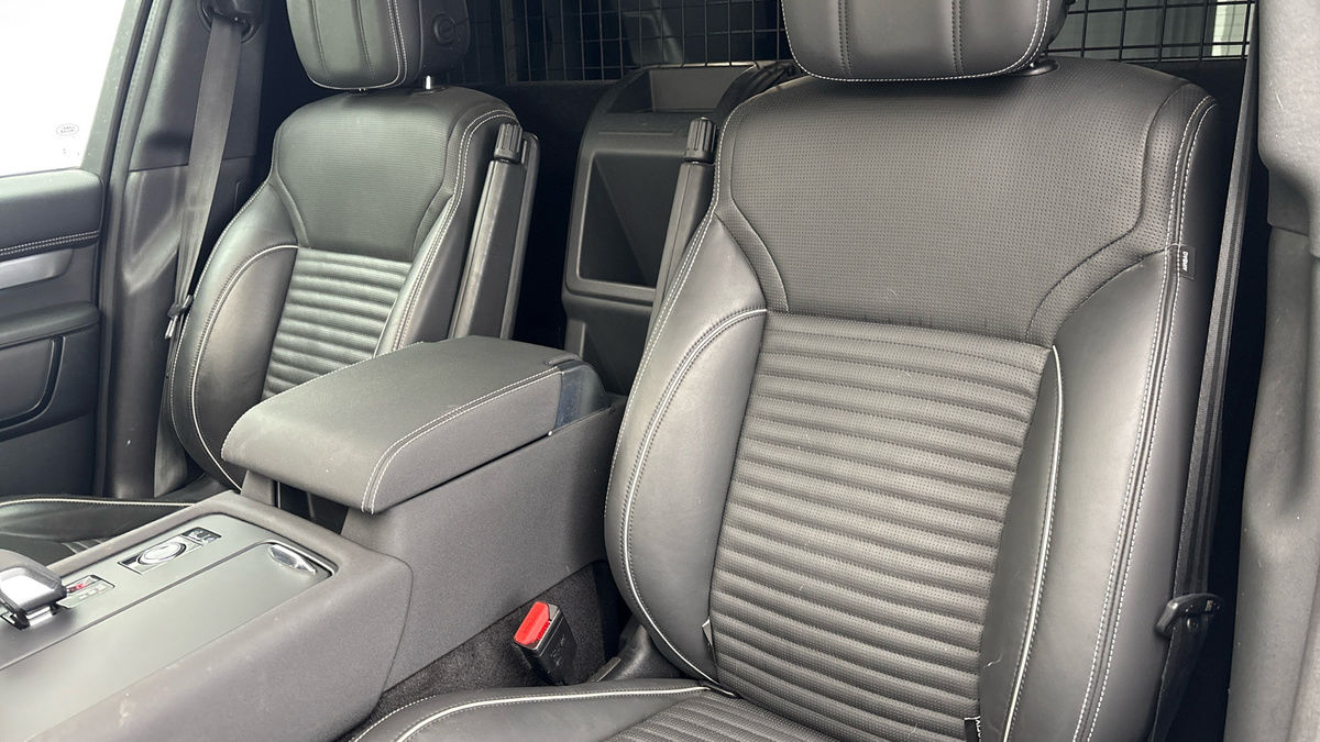 Land Rover Discovery Image 7