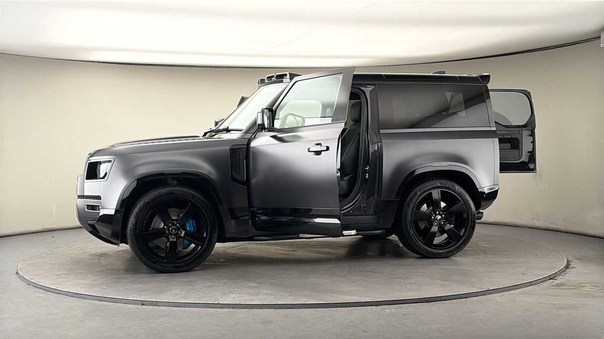 More views of Land Rover Defender 90