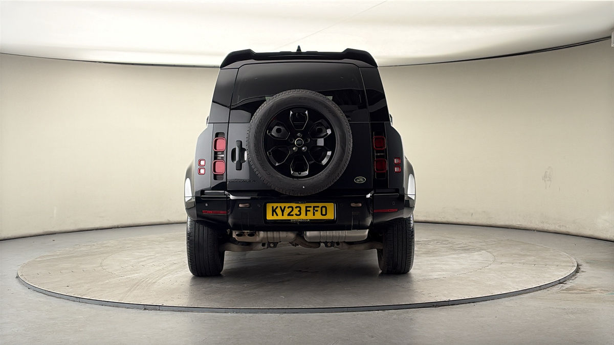 Land Rover Defender 110 Image 4