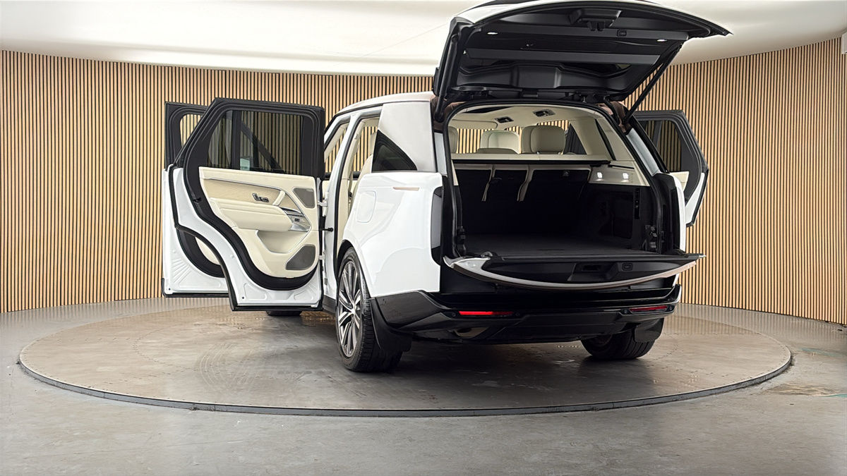 More views of Land Rover Range Rover
