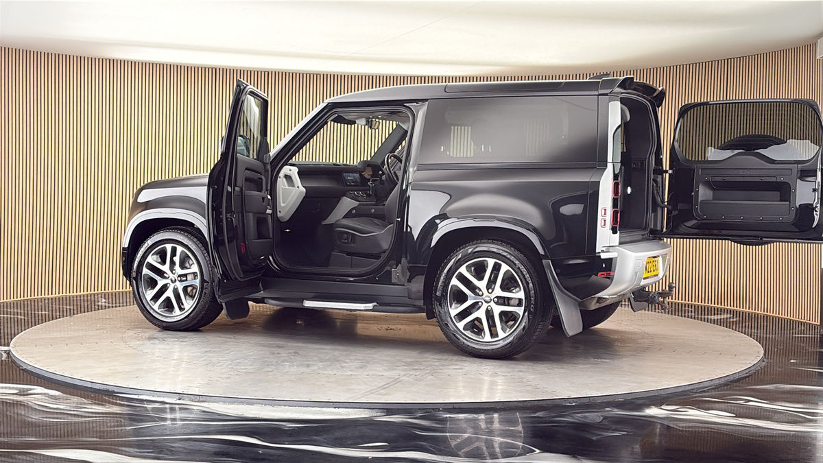 More views of Land Rover Defender 90