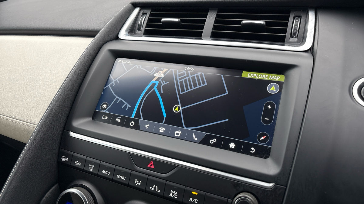 Jaguar E-PACE Image 17