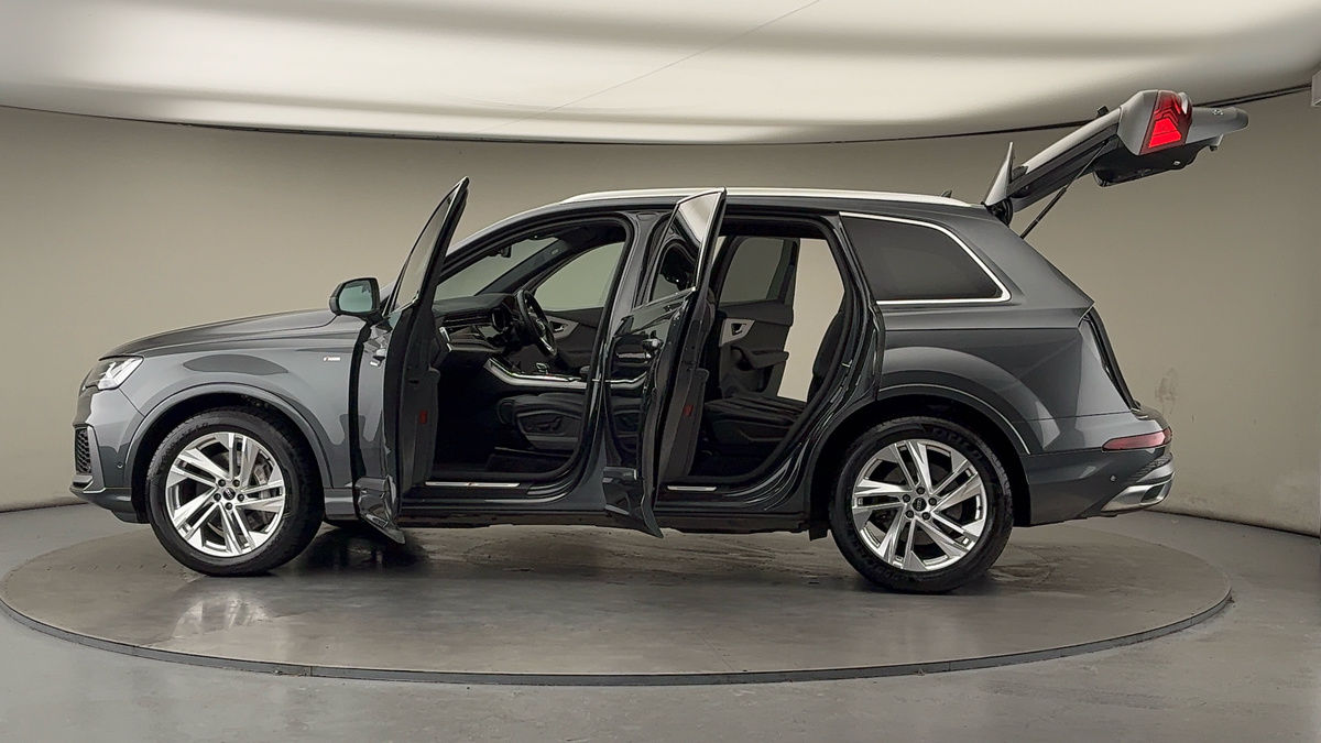 More views of Audi Q7