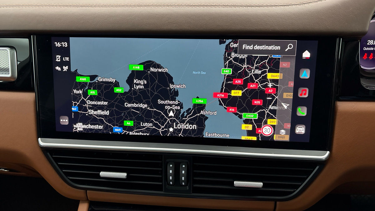 Porsche Cayenne Image 17