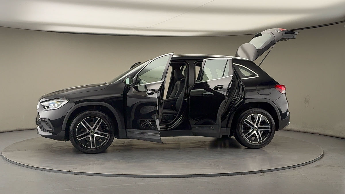 More views of Mercedes-Benz GLA