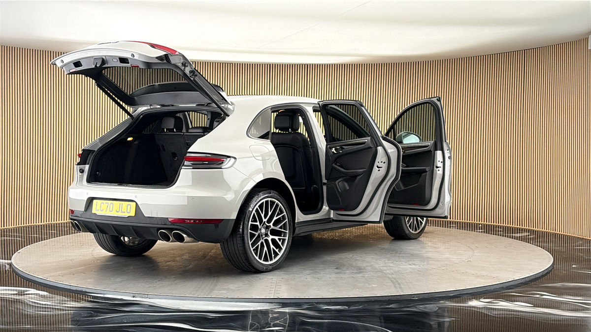 More views of Porsche Macan