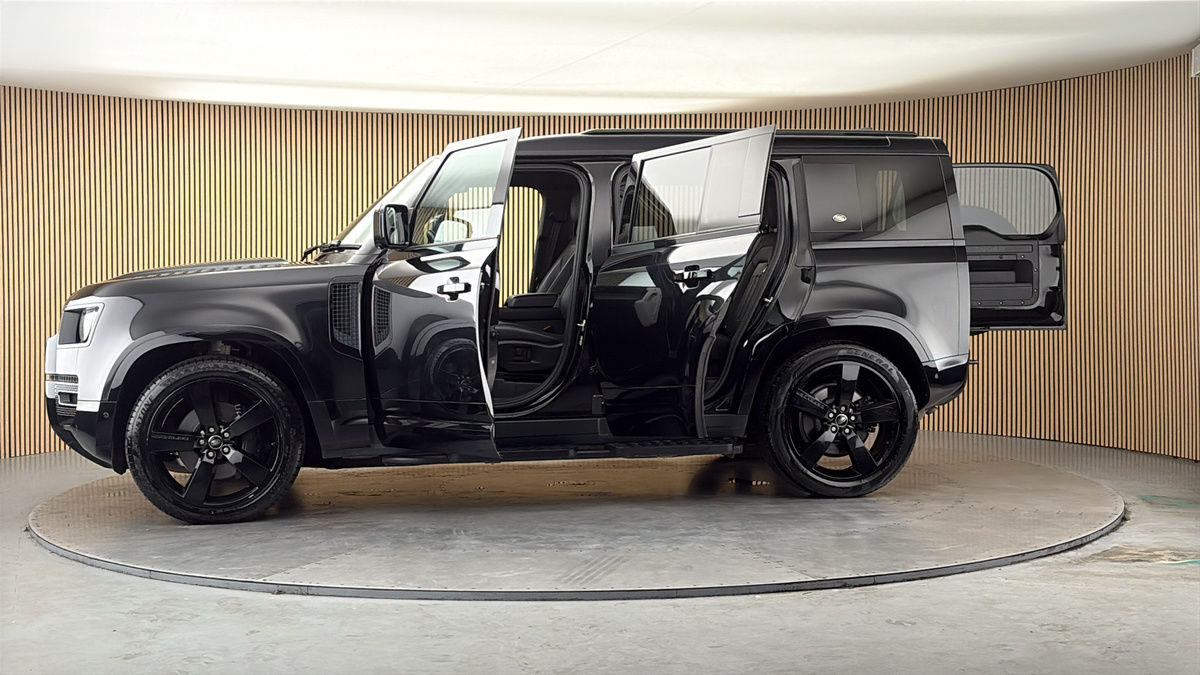 More views of Land Rover Defender 110