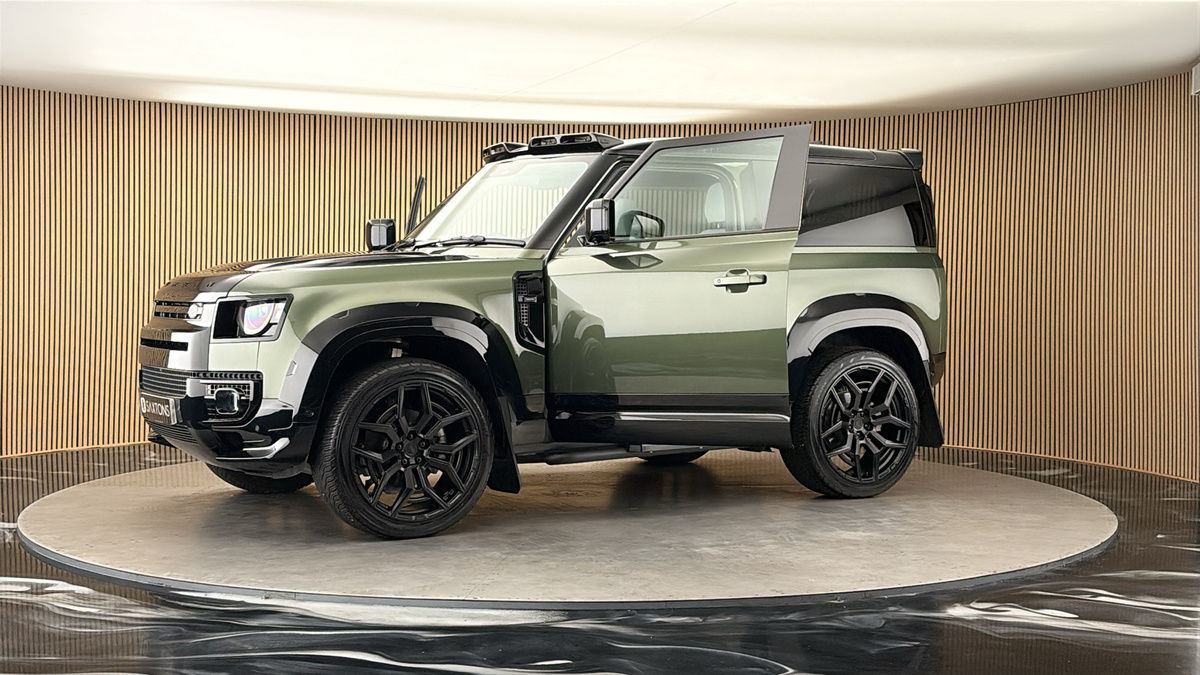 More views of Land Rover Defender 90