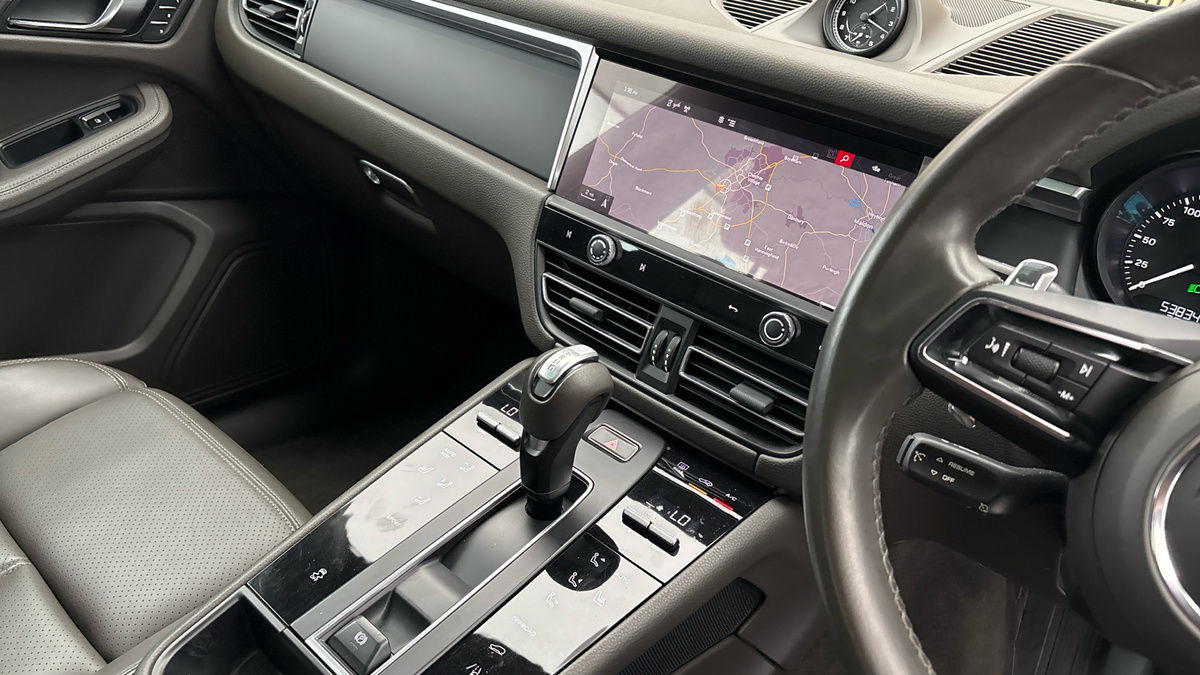 Porsche Macan Image 18