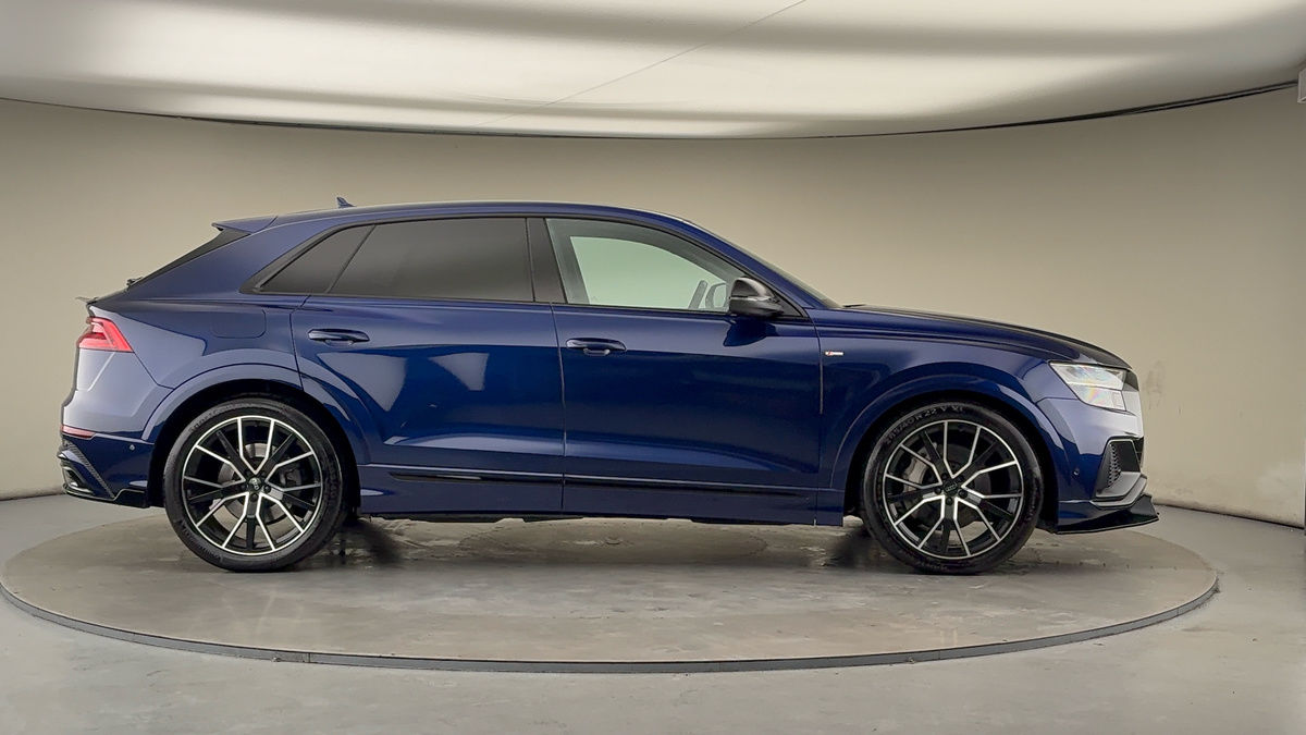 Audi Q8 Image 16