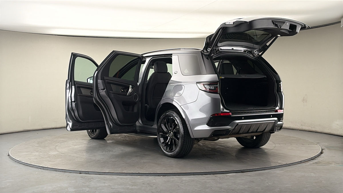 Land Rover Discovery Sport Image 23