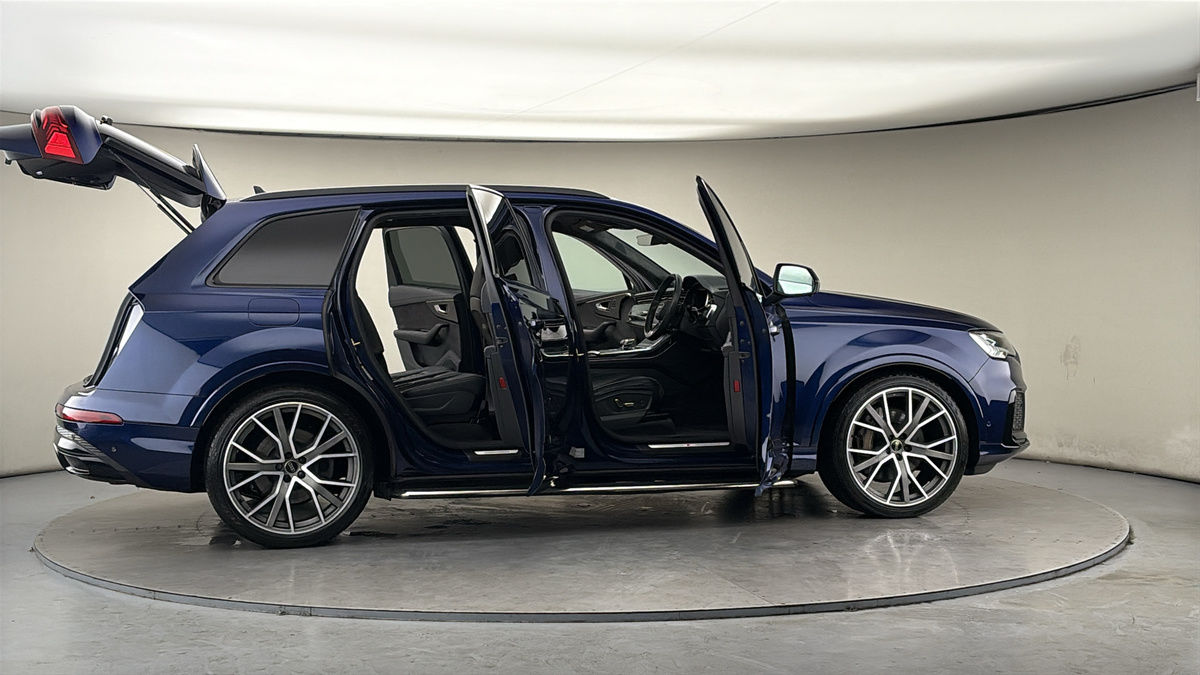 More views of Audi Q7