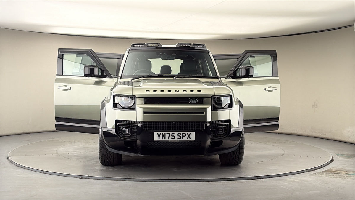 More views of Land Rover Defender 110