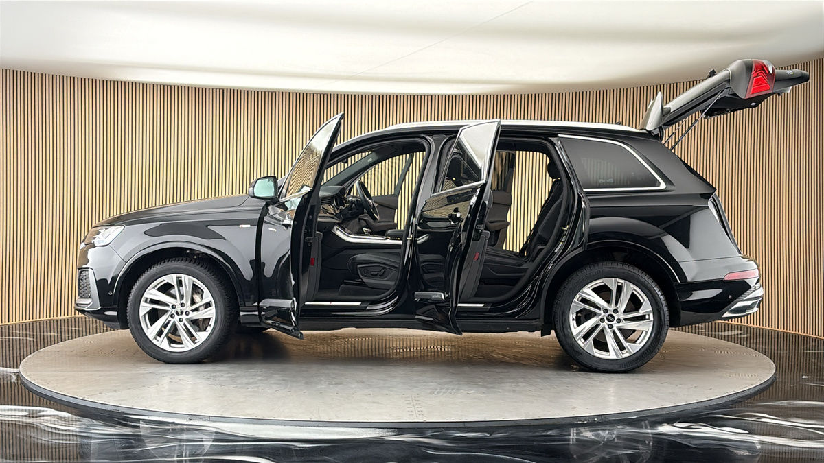 More views of Audi Q7