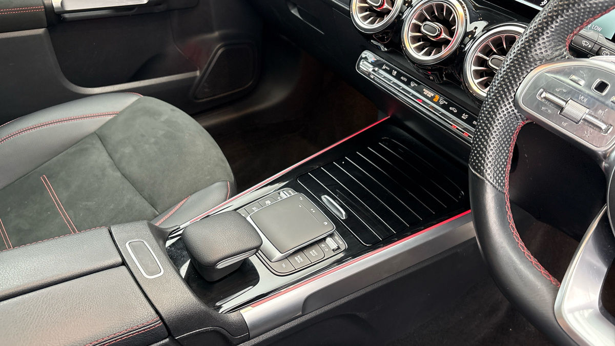 Mercedes-Benz GLB Image 18