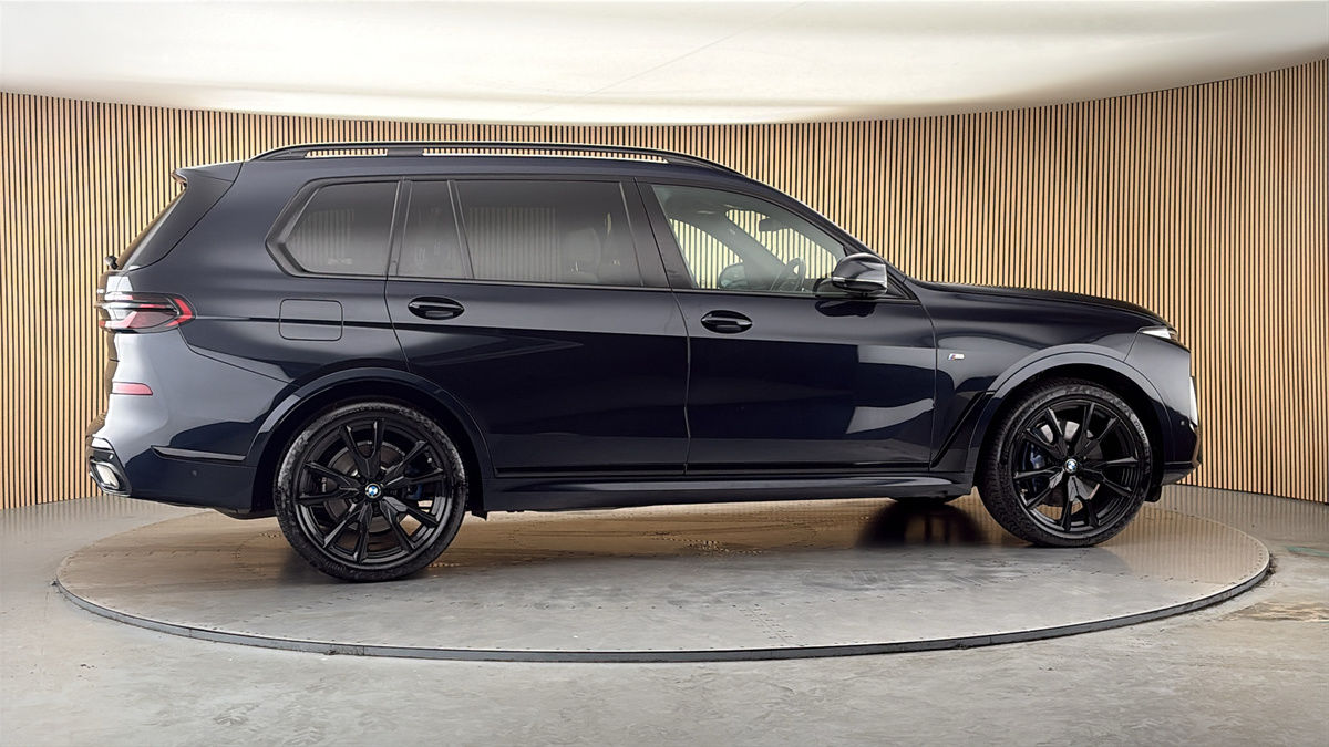 More views of BMW X7