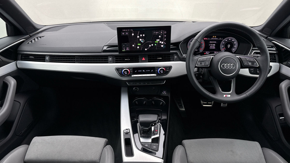 Audi A4 Avant Image 12