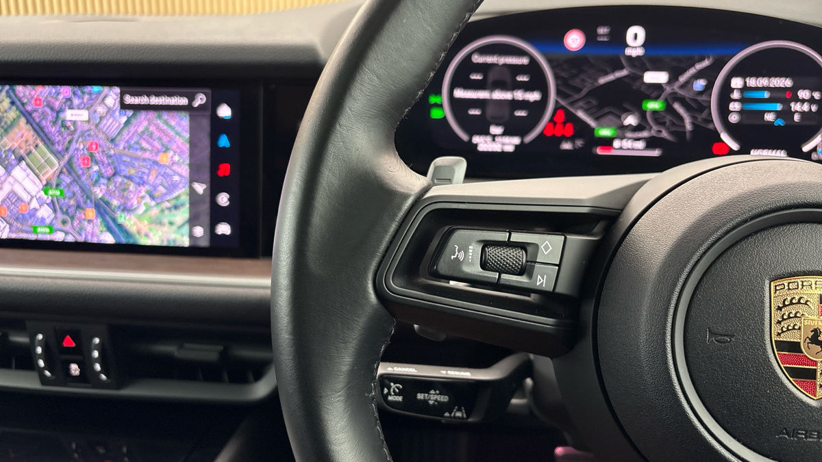 Porsche Cayenne Image 13