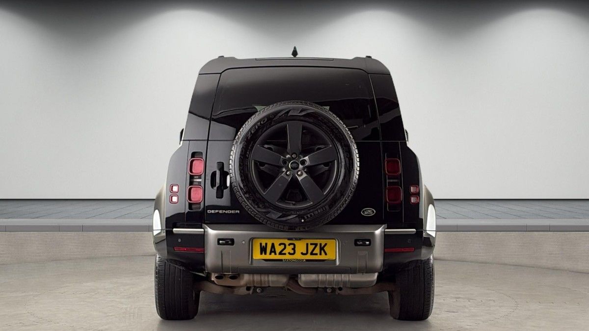 Land Rover Defender 110 Image 4