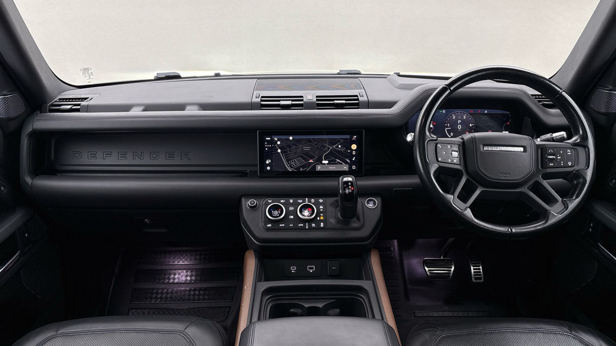 Land Rover Defender 110 Image 12