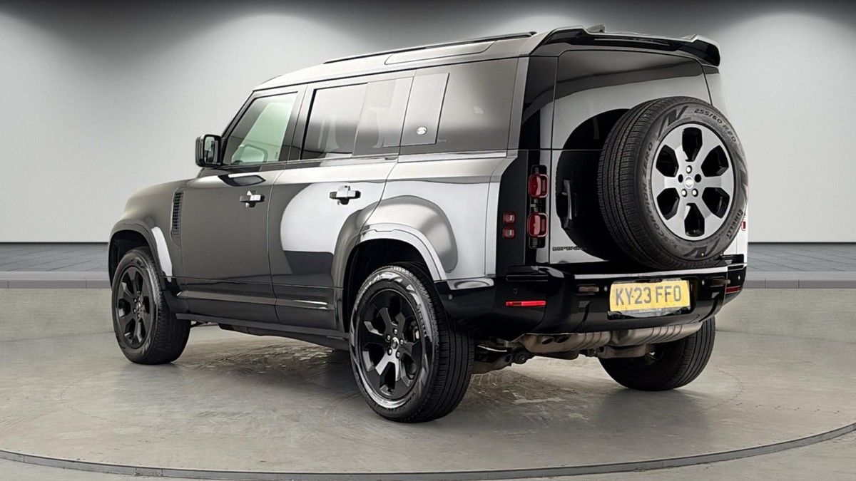 Land Rover Defender 110 Image 2