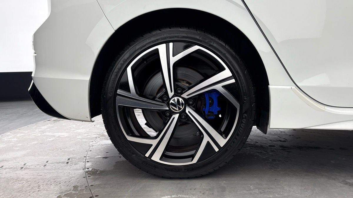 Volkswagen Golf Image 10