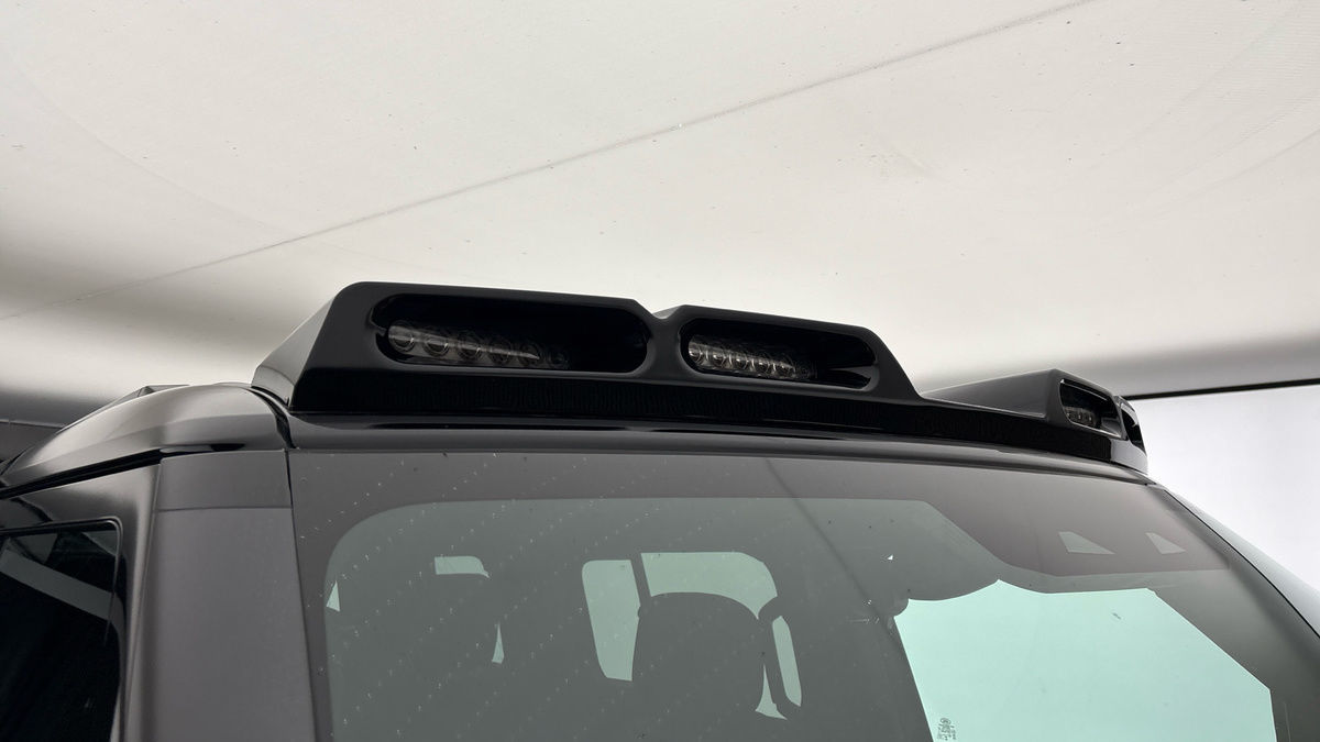 Land Rover Defender 110 Image 31