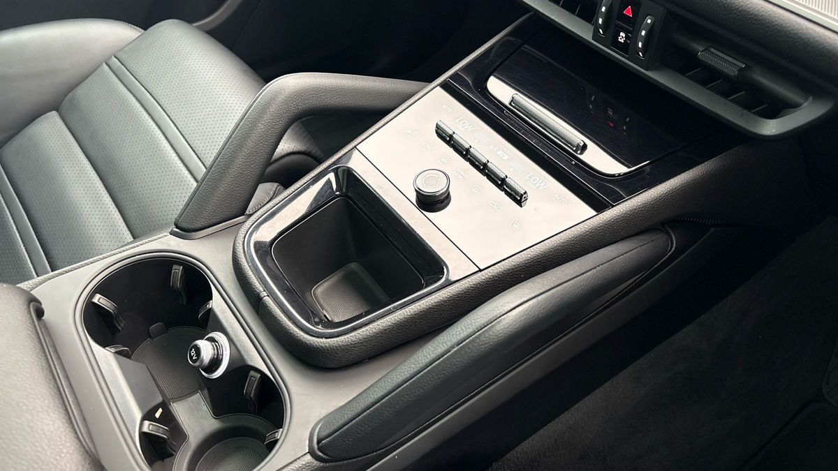 Porsche Cayenne Image 18