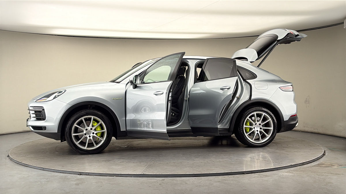 More views of Porsche Cayenne