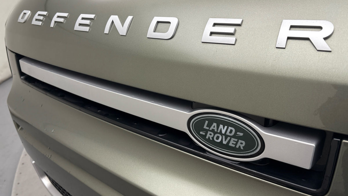 Land Rover Defender 90 Image 24