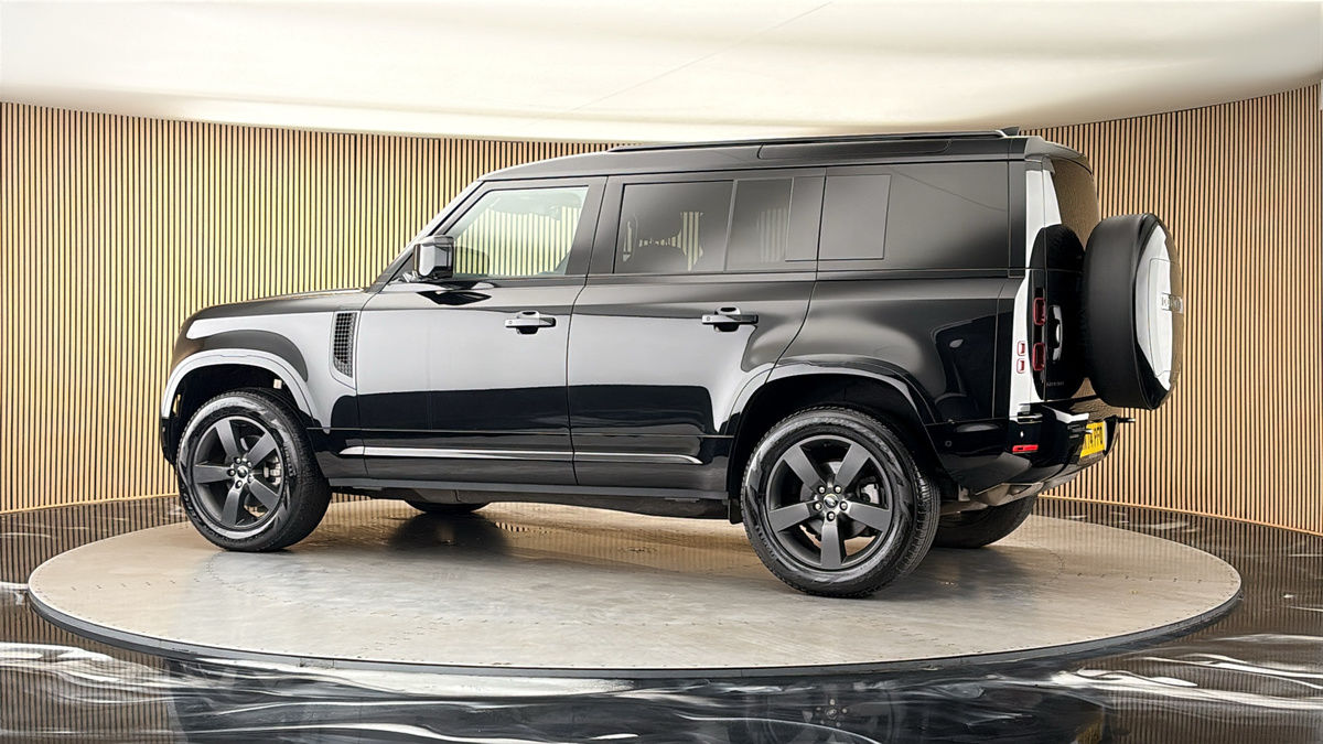 More views of Land Rover Defender 110