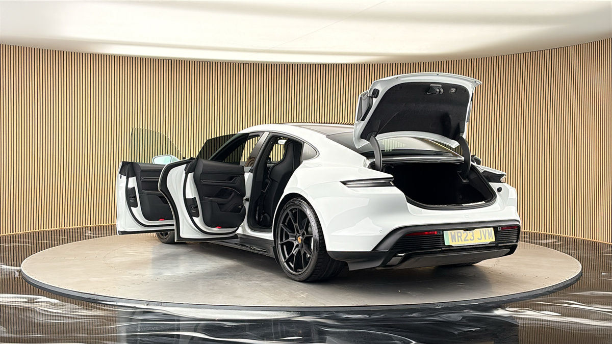 Porsche Taycan Image 23