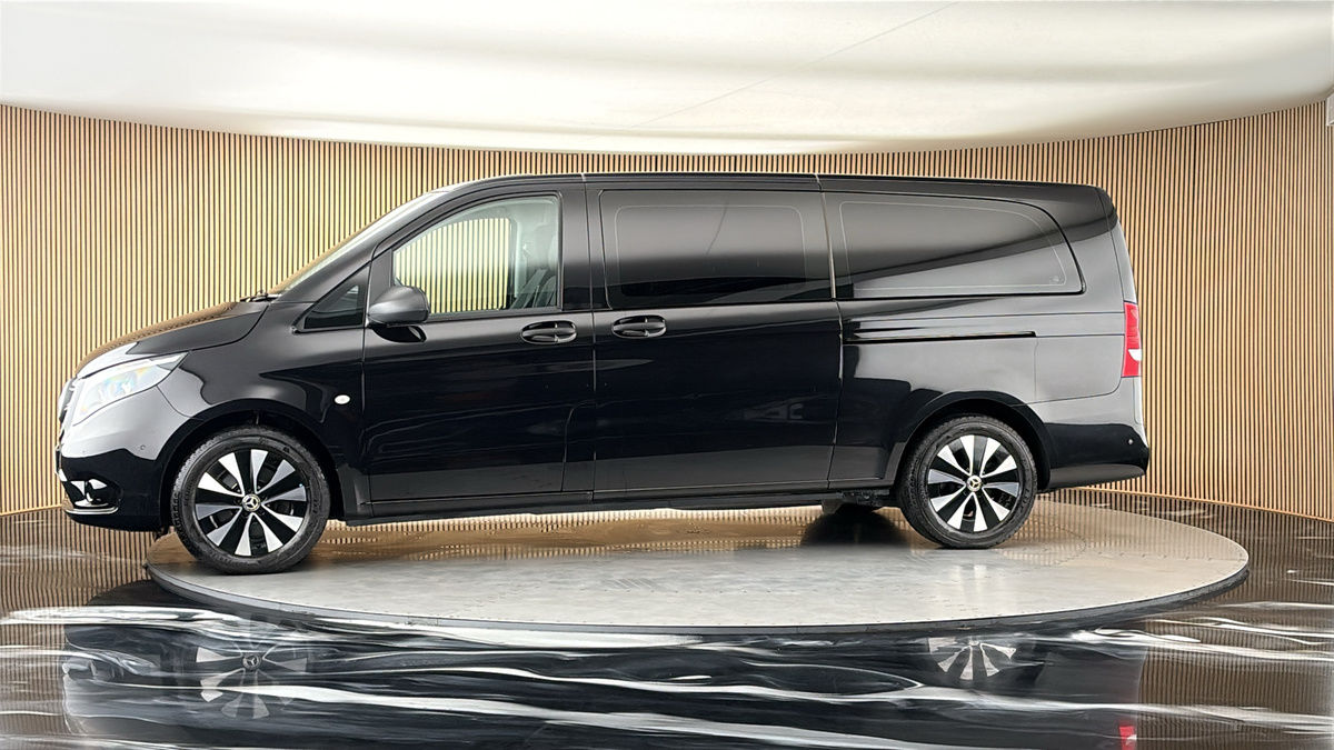 More views of Mercedes-Benz Vito