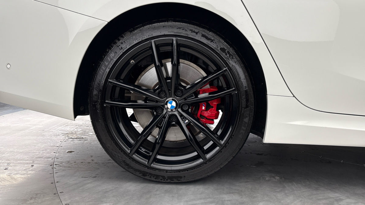 BMW 3 Series Image 10