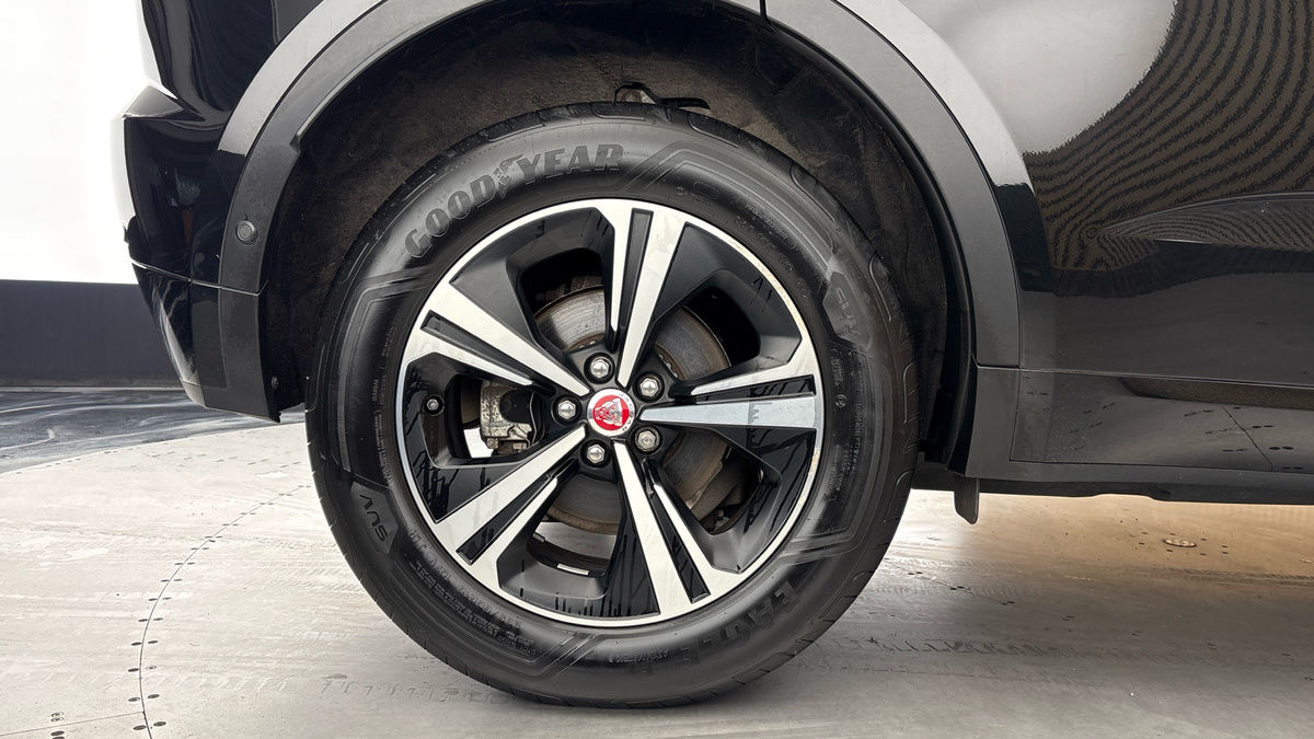 Jaguar E-PACE Image 10
