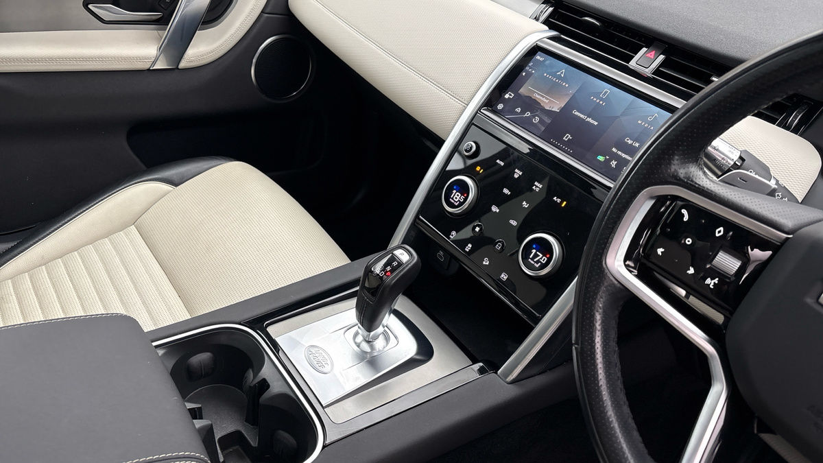Land Rover Discovery Sport Image 18