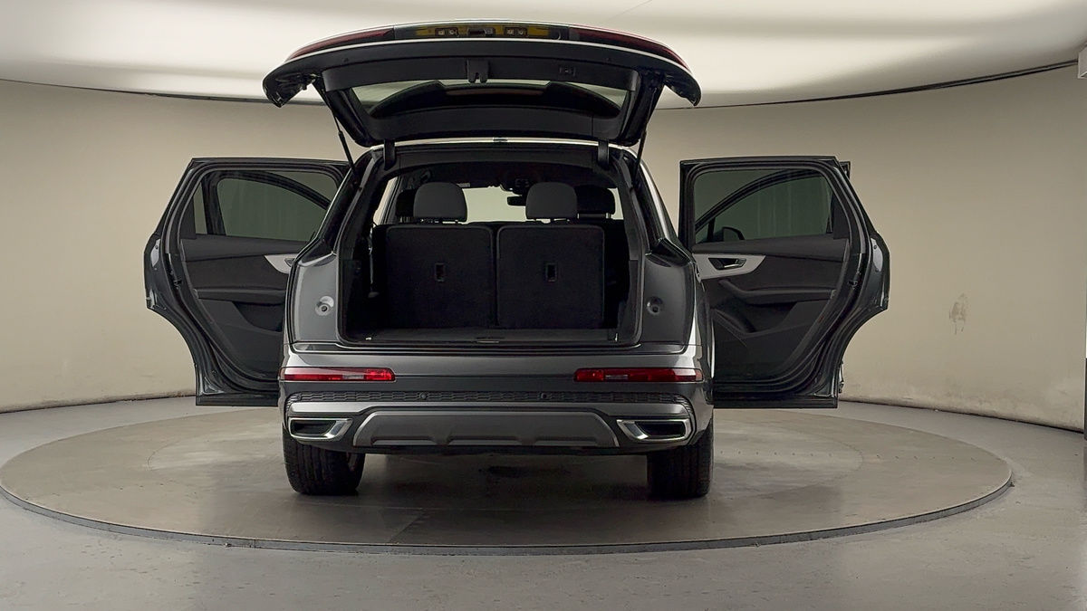 More views of Audi Q7