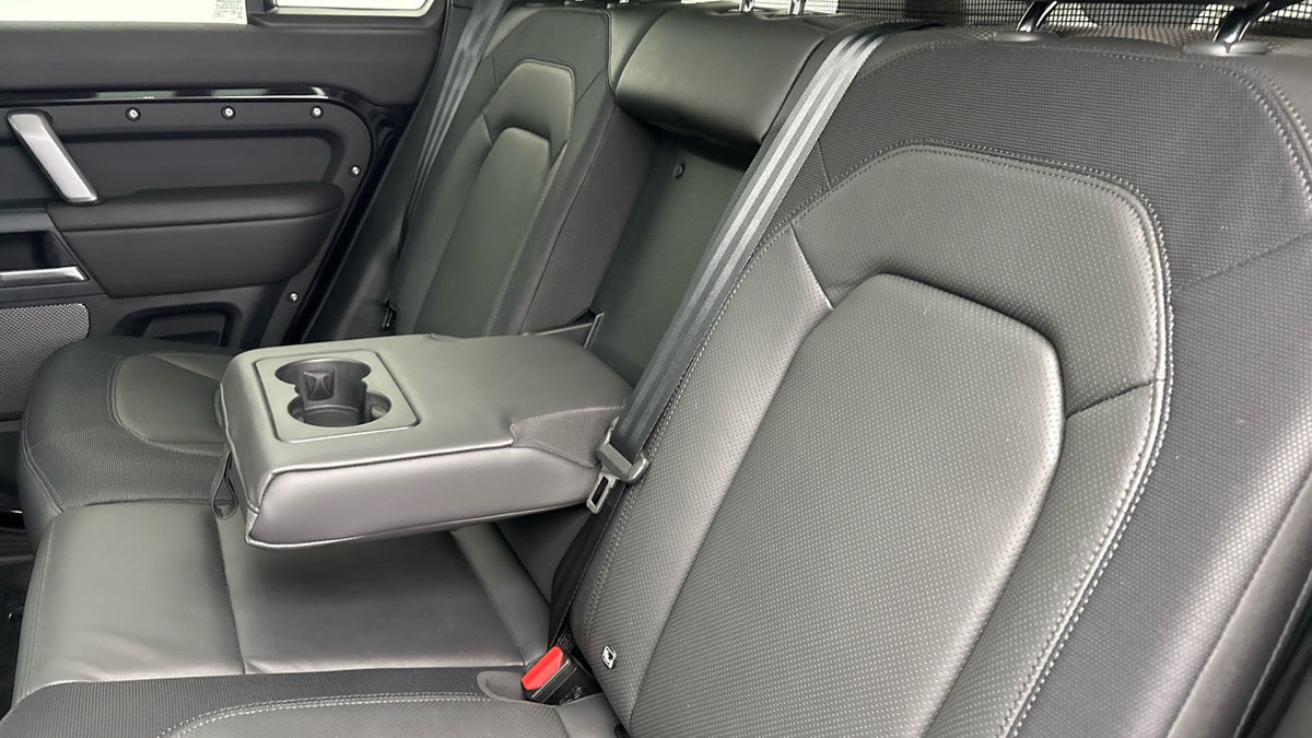 Land Rover Defender 110 Image 9