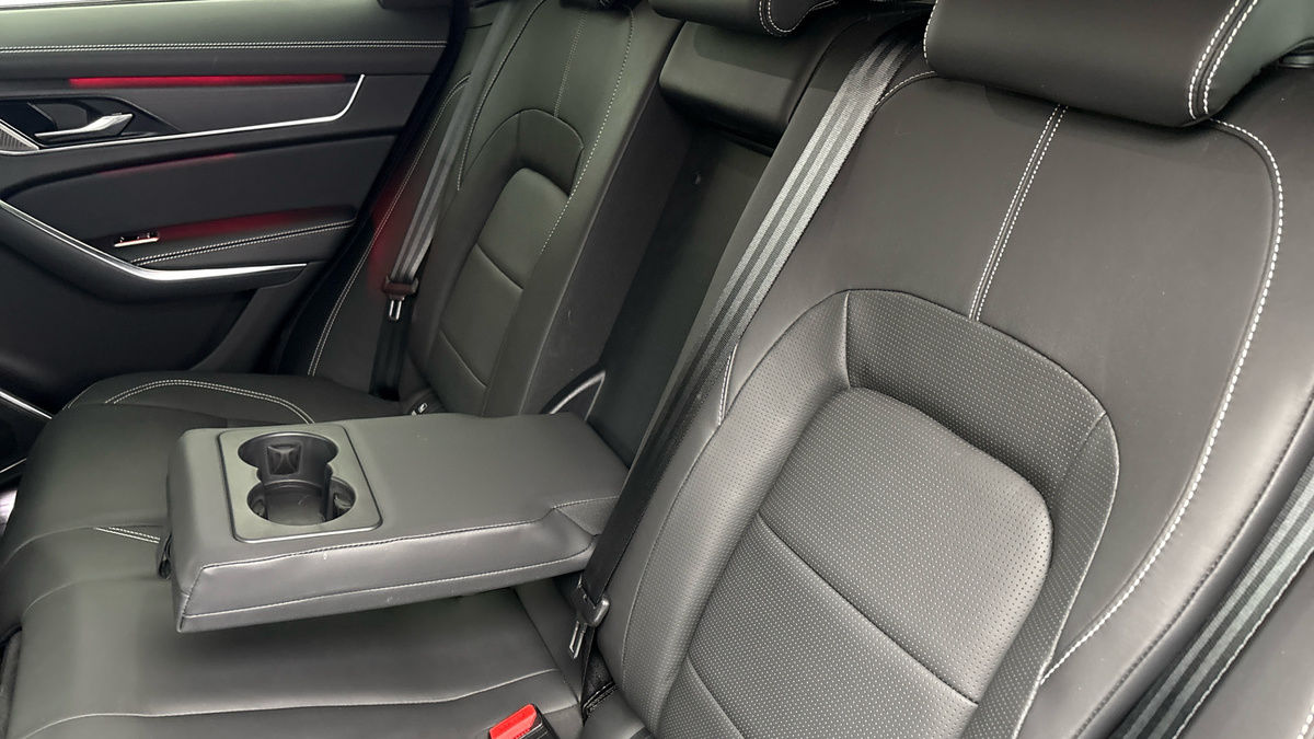 Jaguar F-PACE Image 9
