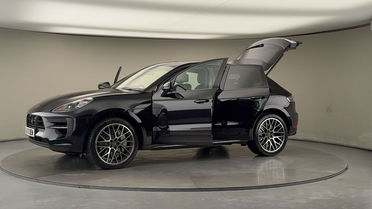 More views of Porsche Macan