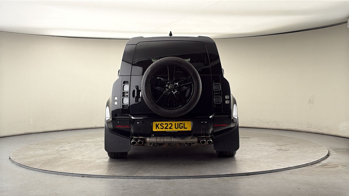 Land Rover Defender 110 Image 4