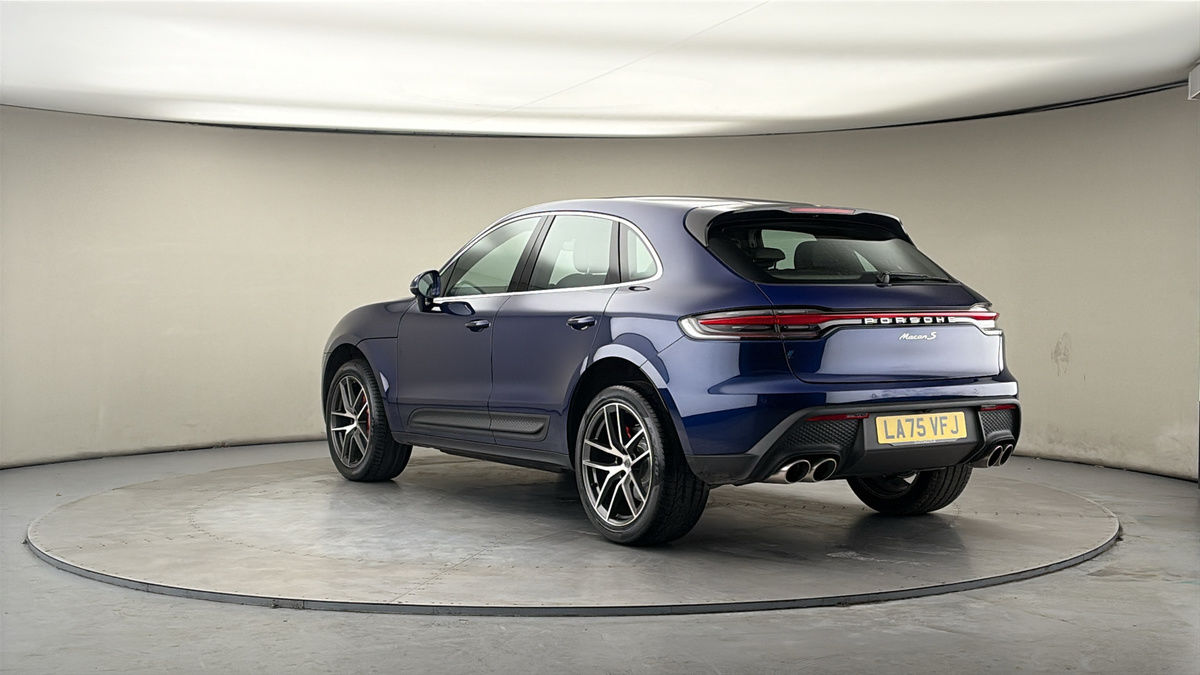 Porsche Macan Image 2