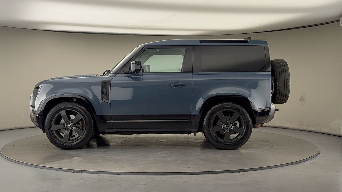 Land Rover Defender 90 Image 15