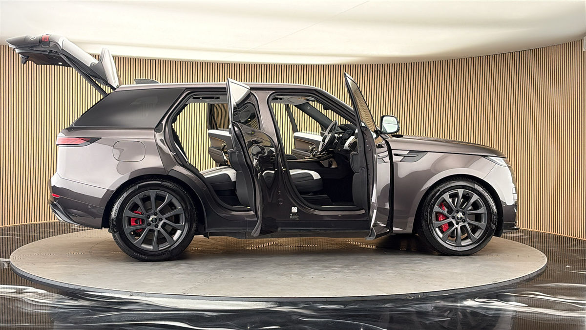 More views of Land Rover Range Rover Sport