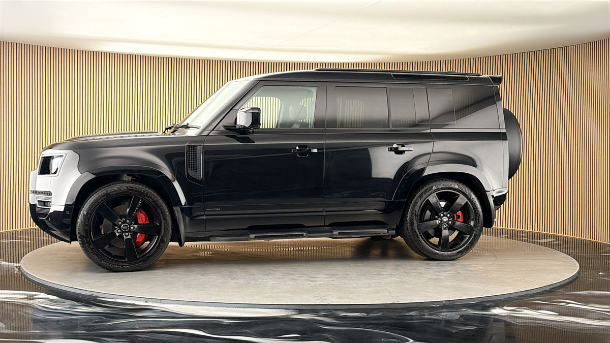 More views of Land Rover Defender 110