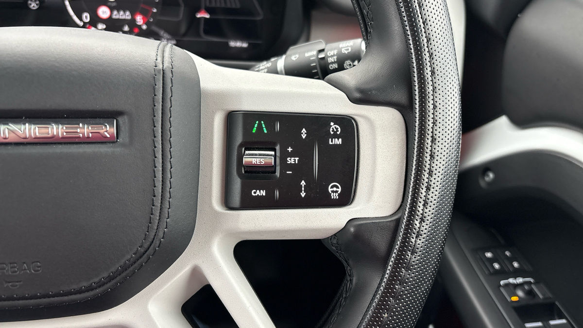 Land Rover Defender 90 Image 14