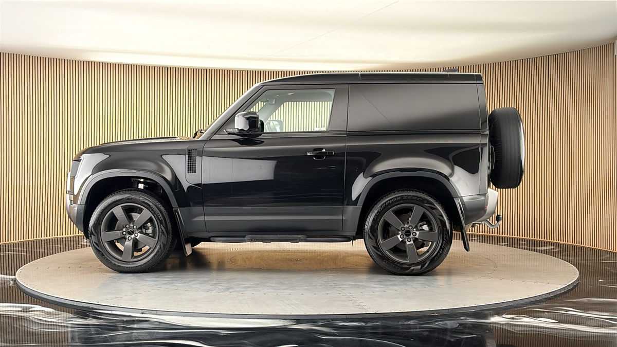 More views of Land Rover Defender 90