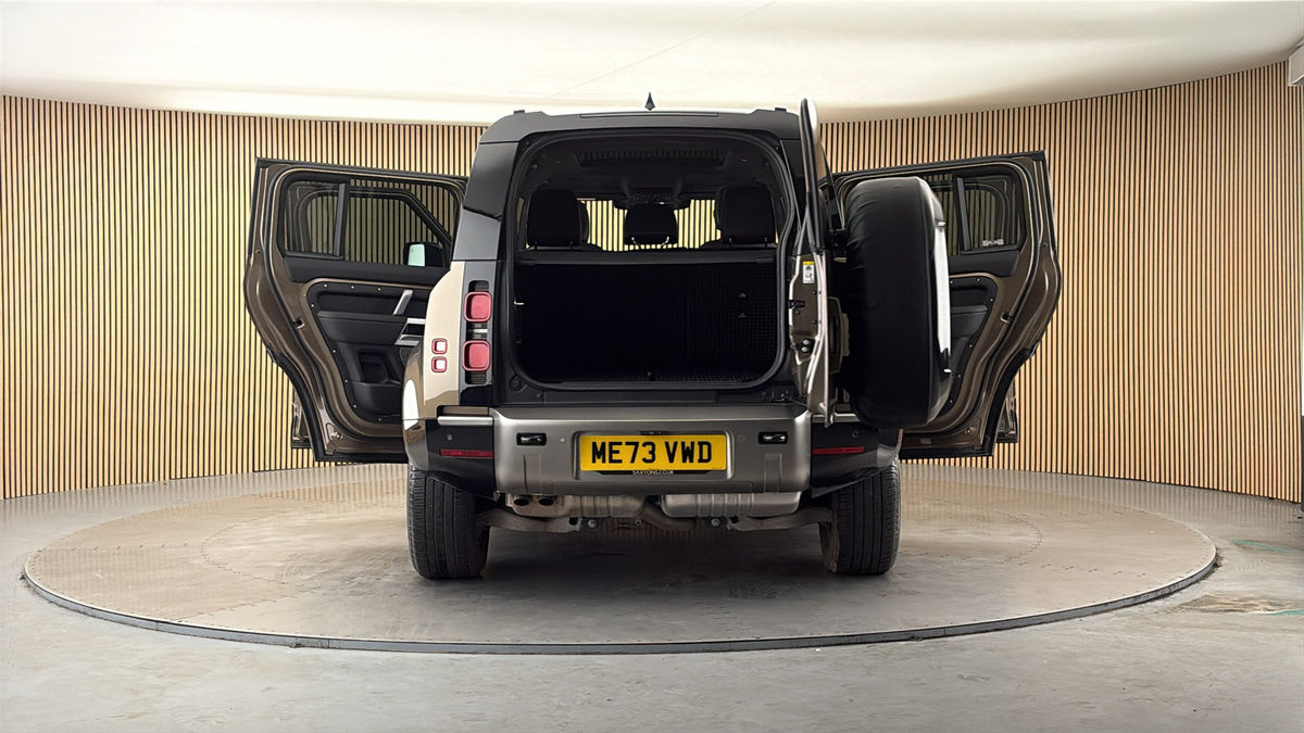 More views of Land Rover Defender 110